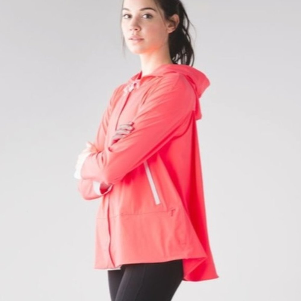 Beautiful Lululemon Sun Showers hooded windbreaker with white trim